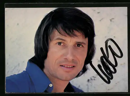 AK Musiker Udo Jürgens in blauem Hemd, original Autograph