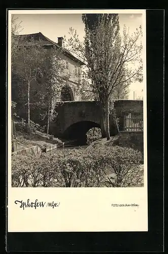 AK Iphofen /Mfr., Torgebäude mit Brücke