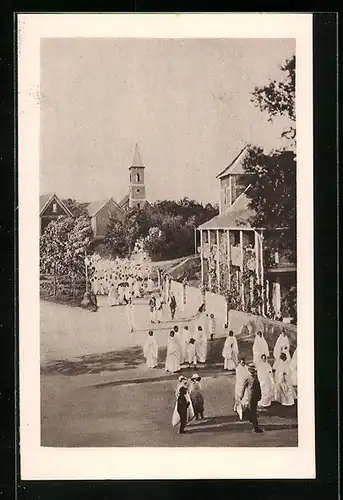AK Madagascar, La sortie de l`Église à Ambositra