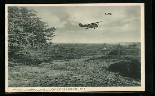 AK Vanuit de Tempellaan Gezicht op de Leusderheide, Flugzeuge