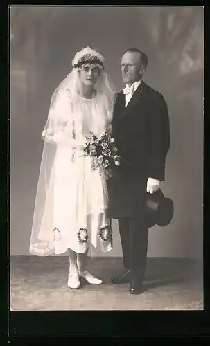 Foto-AK Anna und Ewald bei ihrer Hochzeit, 1923