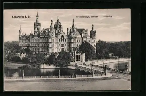 AK Schwerin i. M., Grossherzogl. Schloss, Stadtseite