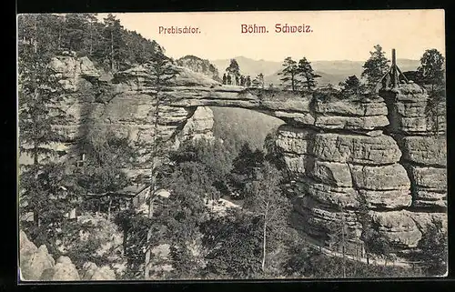 AK Prebischtor /Böhm. Schweiz, Blick auf Felstor mit Besuchern