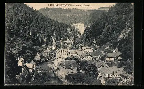 AK Herrnskretschen /Böhm. Schweiz, Blick auf den Ort mit Fluss