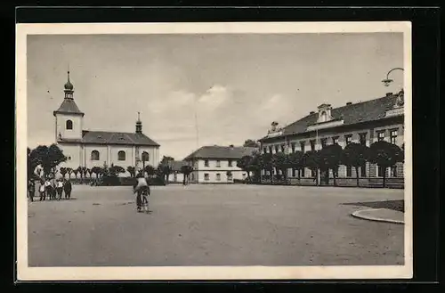 AK Bohusovice N. Ohri, Husovo námesti