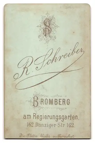 Fotografie R. Schreiber, Bromberg, Danziger-Str. 162, Bürgerliche Dame sitzt am Tisch
