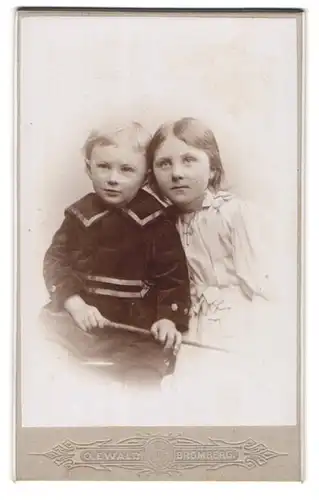 Fotografie Oscar Ewald, Bromberg, Danzigerstr. 154, Kinderpaar in modischer Kleidung