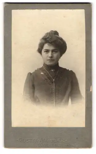 Fotografie Gustav Müller, München, Elvirastr. 2, Junge Dame mit Hochsteckfrisur