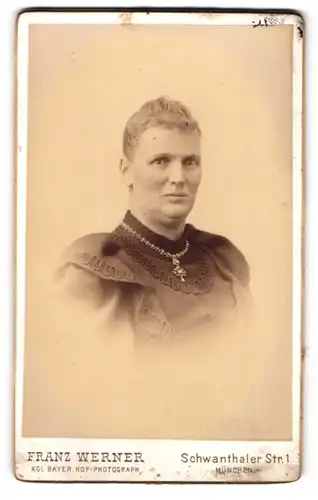 Fotografie Franz Werner, München, Schwanthaler-Str. 1, Bürgerliche Dame mit Halskette