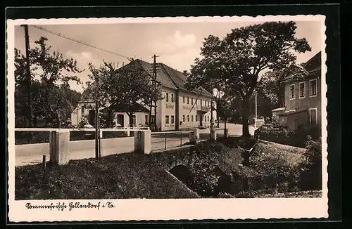 AK Hellendorf /Sa., Strassenpartie mit Gasthof Erblehngericht