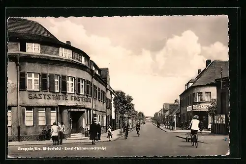 AK Greppin /Kr. Bitterfeld, Ernst-Thälmann-Strasse mit Gaststätte Finsterbusch