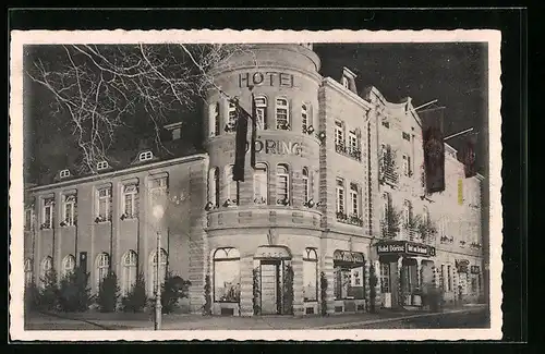 AK Bitterfeld, Hotel und Kaffee Döring bei Nacht, mit übermalten -Fahnen