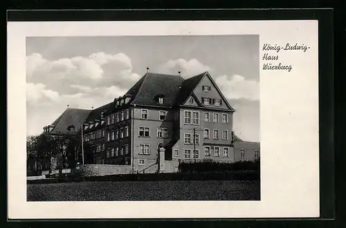 AK Würzburg, König Ludwig-Haus von einem Feld gesehen