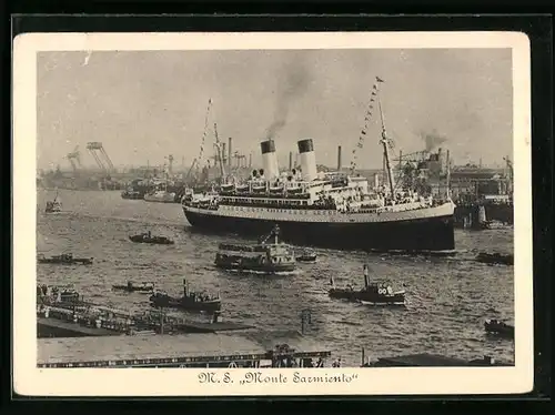 AK Passagierschiff MS Monte Sarmiento fährt in einen Hafen ein