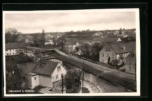 AK Hermsdorf b. Dresden, Ortsansicht mit Fluss