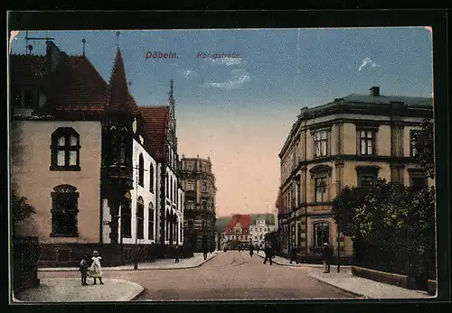 AK Döbeln, Königstrasse mit Passanten