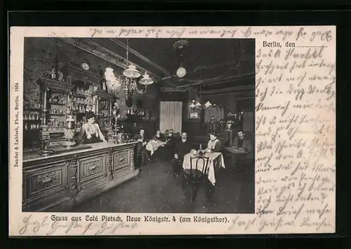 AK Berlin, Cafe Pietsch, Neue Königstr. 4, Innenansicht mit Wirtin, Theke und Gästen