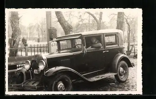 AK Mann am Steuer eines Autos