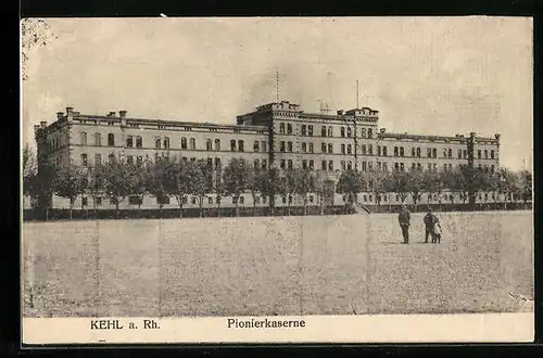 AK Kehl /Rh., Pionierkaserne, Hofansicht