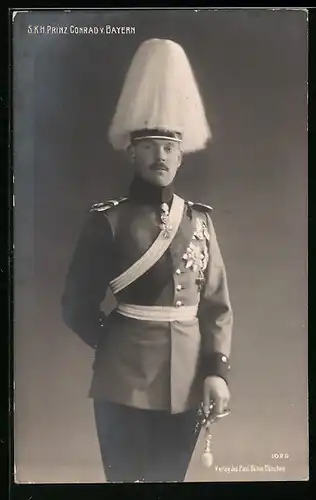 AK SKH Prinz Conrad von Bayern trägt Pickelhaube mit Rosshaarbusch