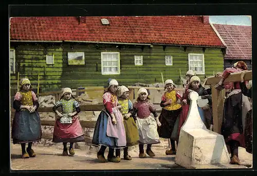 Künstler-AK Photochromie Nr. 2344: Kinder vor grünem Haus