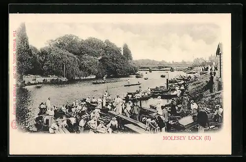 AK Molesey Lock, Boote auf Fluss