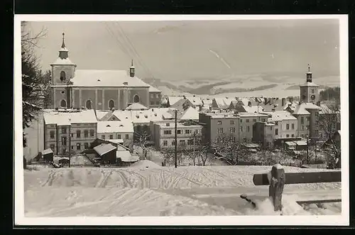 AK Jilemnice, Ortspartie mit Kirche im Schnee