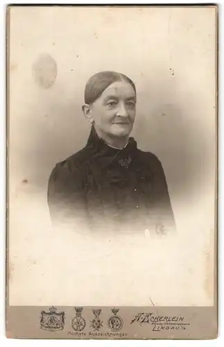Fotografie A. Eckerlein, Lindau i. B., Ältere Dame mit zurückgebundenem Haar