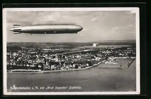 AK Friedrichshafen a. B., Totalansicht mit LZ 127 Graf Zeppelin
