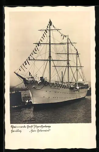 AK Hamburg, Segelschiff Hein Godenwind umfunktioniert als schwimmende Gross-Jugendherberge in Flaggengala, 