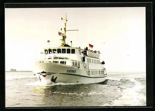 AK Passagierschiff MS Ostee im Kielwasser