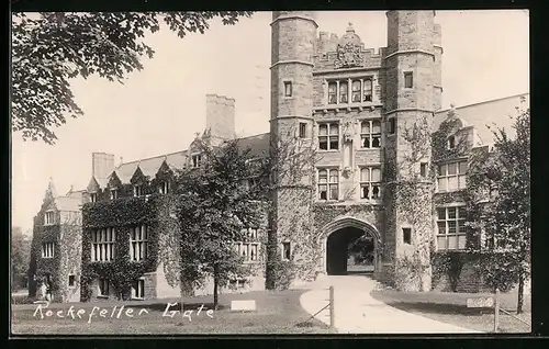 AK Bryn Maur, PA, College, Rockefeller Gate