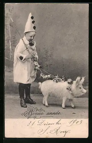AK Knabe im Clownskostüm mit Schwein an der Leine, Neujahrsgruss