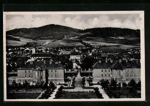 AK Schüttenhofen im Böhmerwald, Ortsansicht mit Bergen