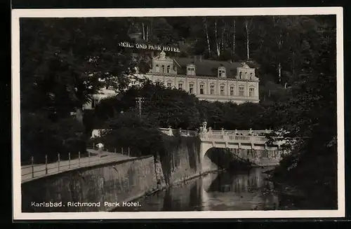 AK Karlsbad, Richmond Park Hotel mit Strasse und Brücke