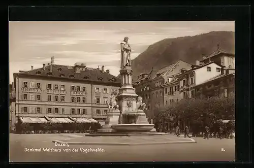 AK Bozen, Denkmal Walthers von der Vogelweide und Hotel Europa