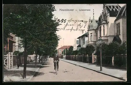 AK Neumünster, Luisenstrasse mit Radfahrer