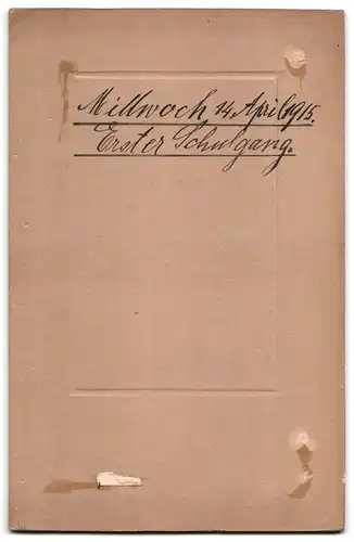 Fotografie Gebr. Gottschlich, Leipzig-Gohlis, äuss. Halleschestr. 91-93, Kinder mit Schultüte am ersten Schultag 1915