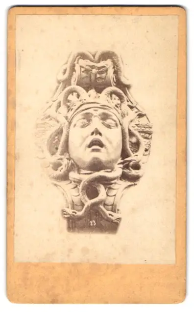 24 Fotografien A. Mensel, Berlin, Ansicht Berlin, 23 Köpfe sterbender Krieger von Andreas Schlüter im Zeughaus Innenhof 1