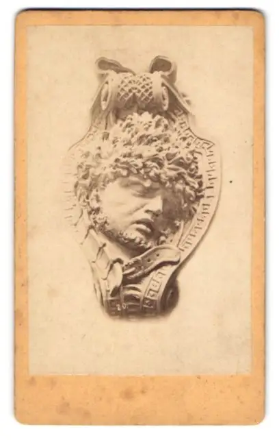 24 Fotografien A. Mensel, Berlin, Ansicht Berlin, 23 Köpfe sterbender Krieger von Andreas Schlüter im Zeughaus Innenhof 12