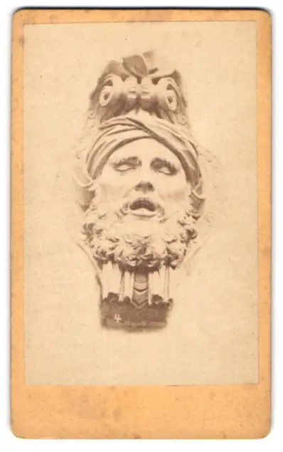 24 Fotografien A. Mensel, Berlin, Ansicht Berlin, 23 Köpfe sterbender Krieger von Andreas Schlüter im Zeughaus Innenhof 16