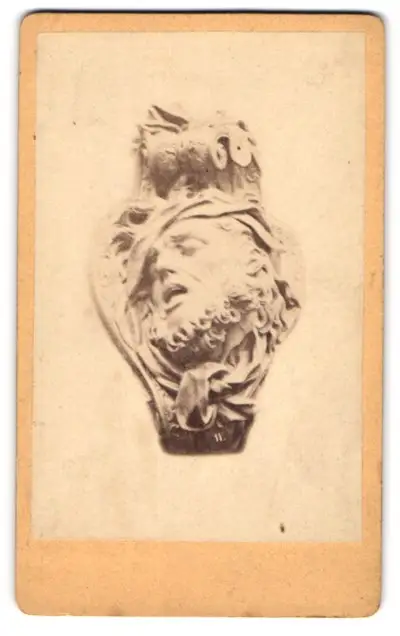 24 Fotografien A. Mensel, Berlin, Ansicht Berlin, 23 Köpfe sterbender Krieger von Andreas Schlüter im Zeughaus Innenhof 17