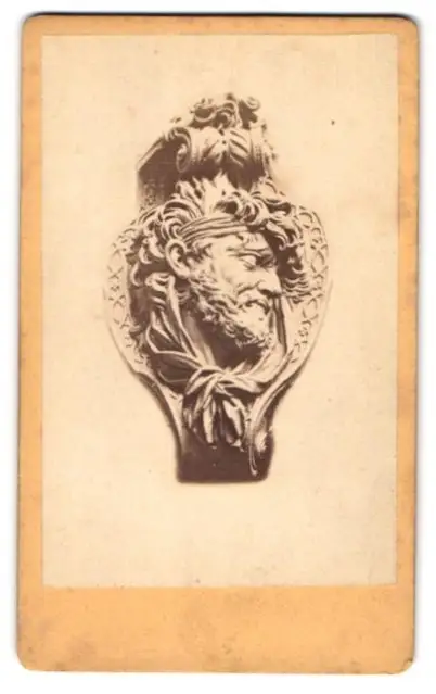 24 Fotografien A. Mensel, Berlin, Ansicht Berlin, 23 Köpfe sterbender Krieger von Andreas Schlüter im Zeughaus Innenhof 2