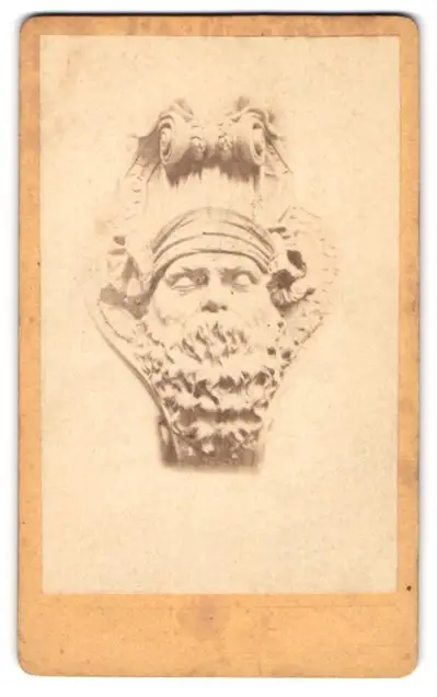 24 Fotografien A. Mensel, Berlin, Ansicht Berlin, 23 Köpfe sterbender Krieger von Andreas Schlüter im Zeughaus Innenhof 22