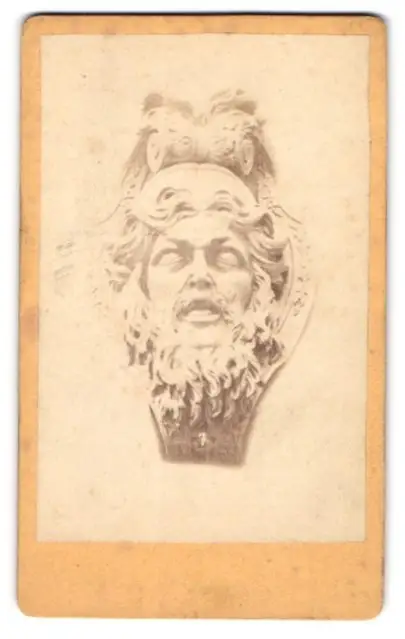 24 Fotografien A. Mensel, Berlin, Ansicht Berlin, 23 Köpfe sterbender Krieger von Andreas Schlüter im Zeughaus Innenhof 23