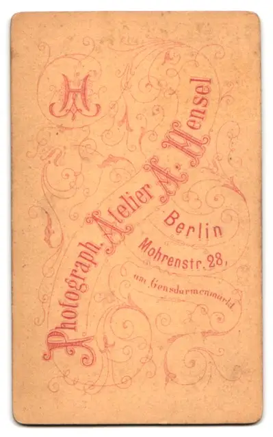 24 Fotografien A. Mensel, Berlin, Ansicht Berlin, 23 Köpfe sterbender Krieger von Andreas Schlüter im Zeughaus Innenhof 28