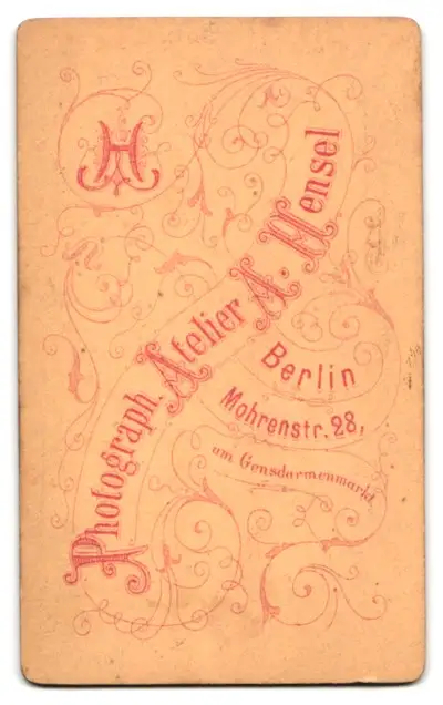 24 Fotografien A. Mensel, Berlin, Ansicht Berlin, 23 Köpfe sterbender Krieger von Andreas Schlüter im Zeughaus Innenhof 34