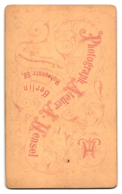 24 Fotografien A. Mensel, Berlin, Ansicht Berlin, 23 Köpfe sterbender Krieger von Andreas Schlüter im Zeughaus Innenhof 35