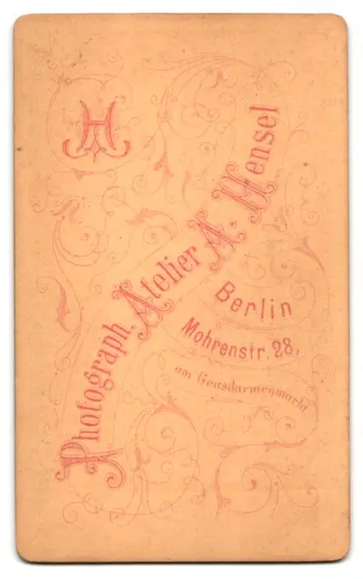 24 Fotografien A. Mensel, Berlin, Ansicht Berlin, 23 Köpfe sterbender Krieger von Andreas Schlüter im Zeughaus Innenhof 38