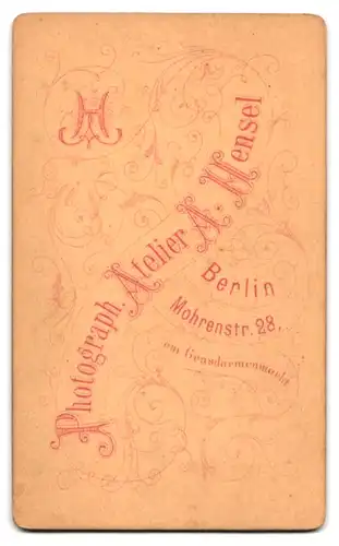 24 Fotografien A. Mensel, Berlin, Ansicht Berlin, 23 Köpfe sterbender Krieger von Andreas Schlüter im Zeughaus Innenhof